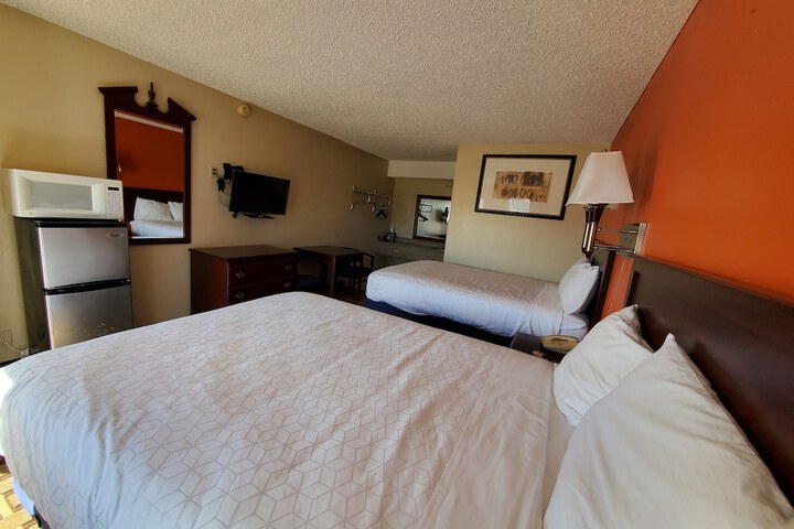 Comfort 2 Queen Beds (3 of 6)