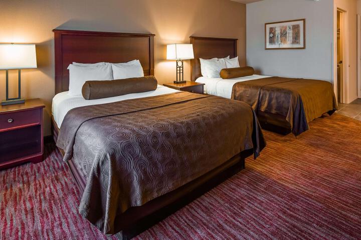 2 Queen Beds High Speed Internet Accessible First Floor Pet Friendly Room Coffee Maker Shower Only Full Breakfast (15 of 27)