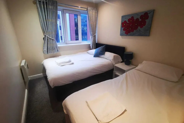Room 6 of 18