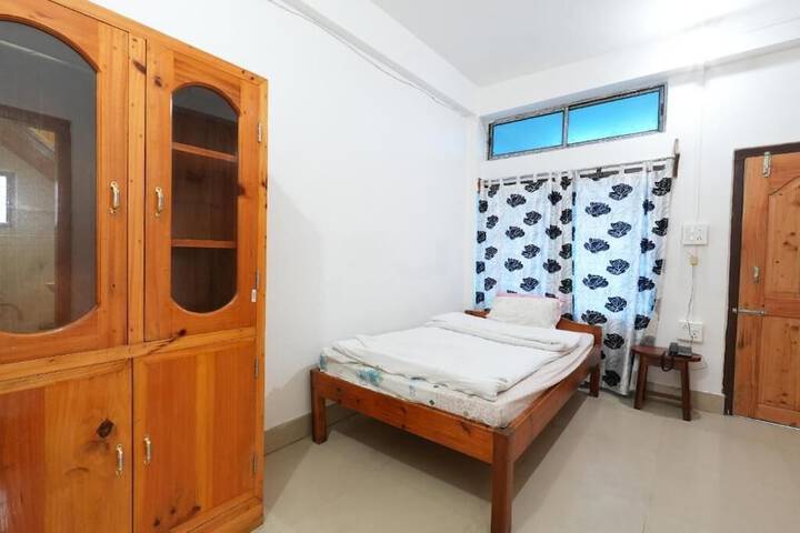 Room 7 of 16
