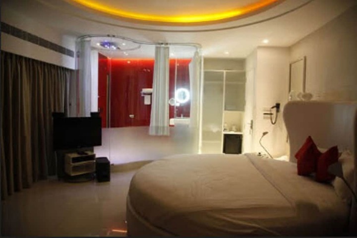 Room 30 of 90