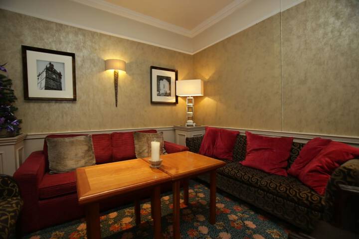 Lounge 97 of 105