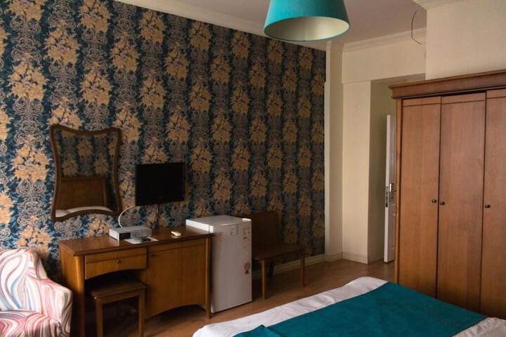 Room 5 of 33