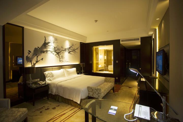 Room 4 of 44