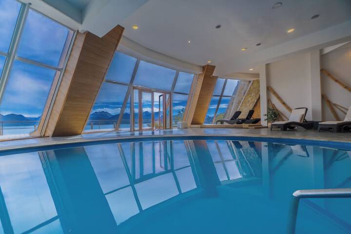 Hotel Pool