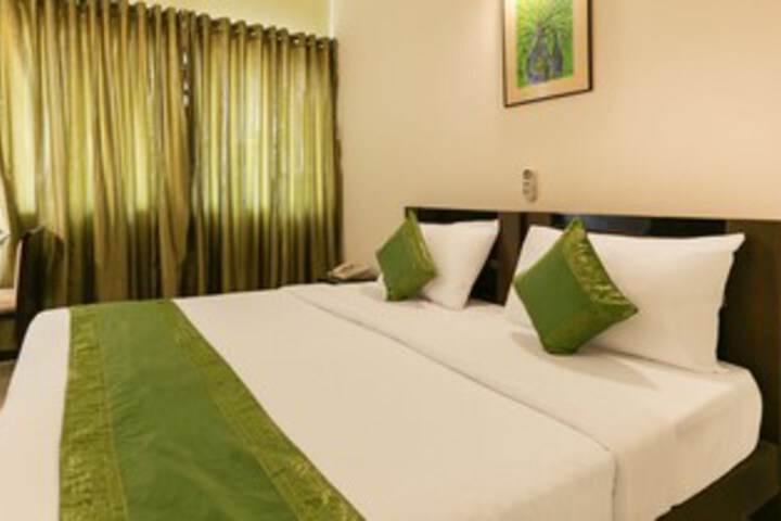 Room 16 of 40