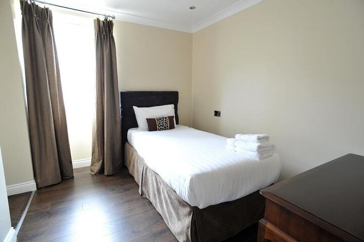 Room 25 of 52