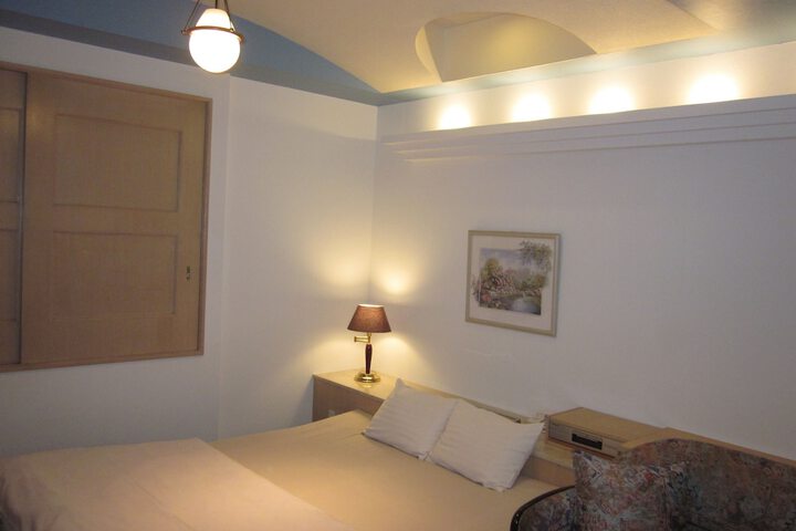 Room 16 of 43