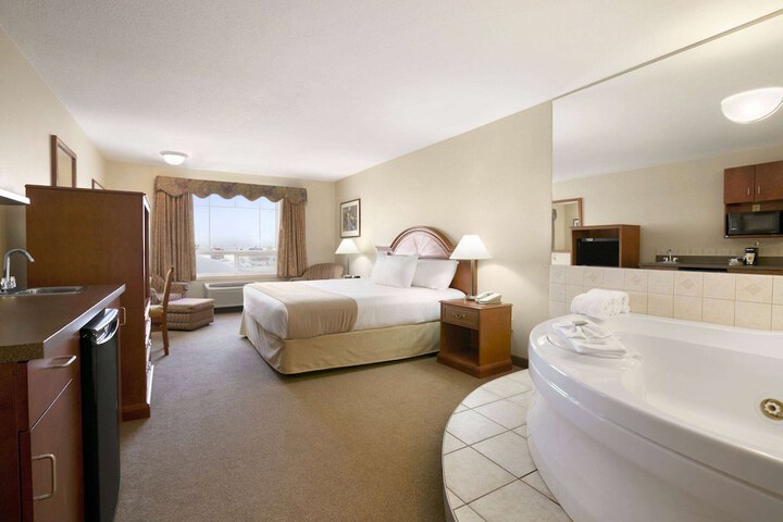 Room 7 of 18