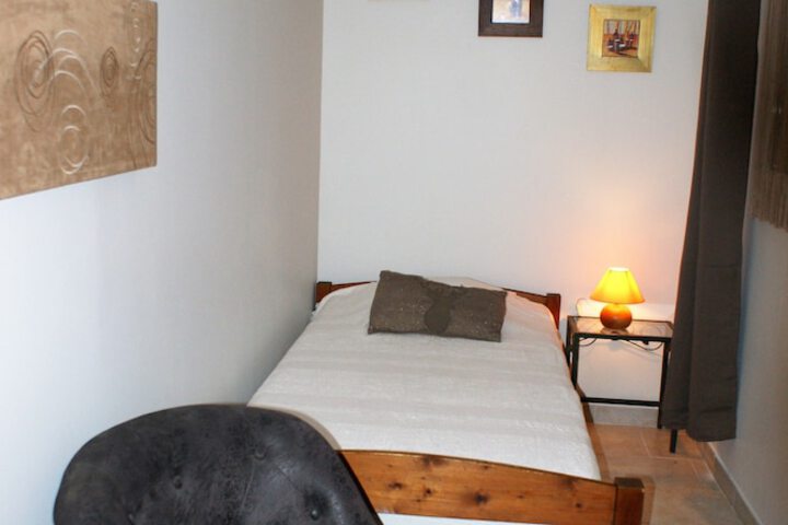 Room 2 of 73