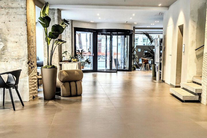 Entrance & Lobby