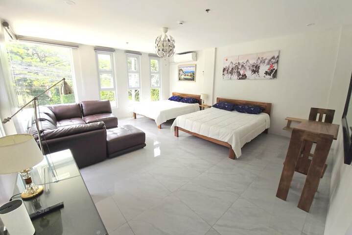 Room 4 of 12