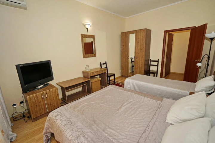 Room 5 of 13