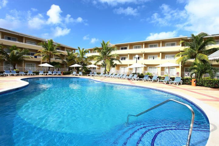 Hotel with Pool