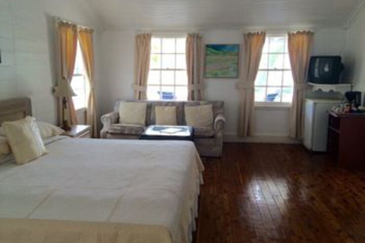 Room 5 of 18