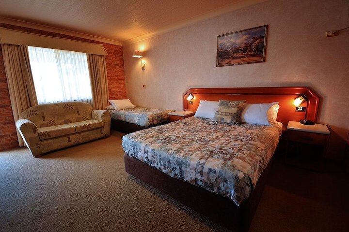 Room 10 of 77
