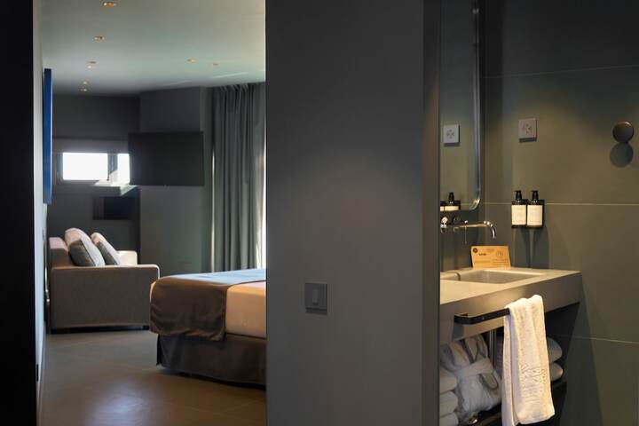 Room 35 of 84