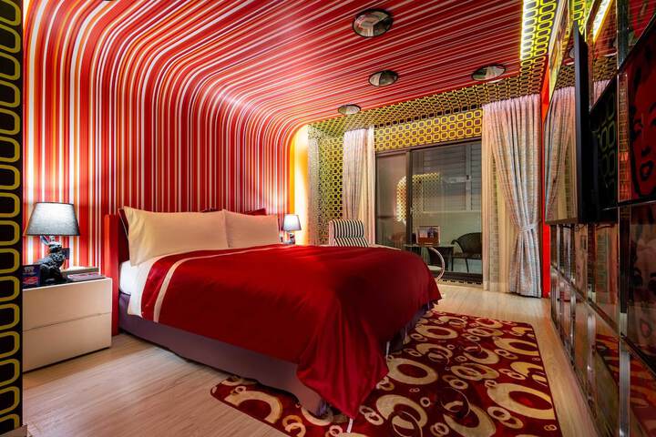 Room 14 of 32