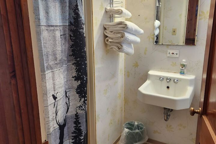 Room 12 of 17