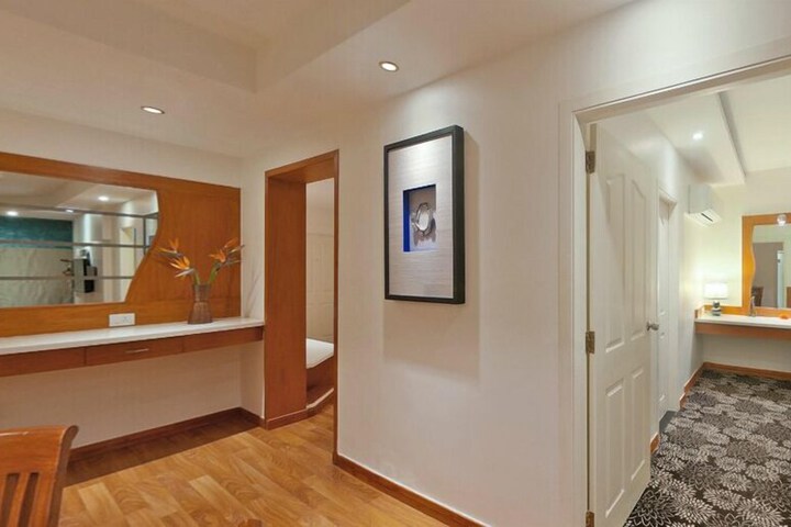 Room 5 of 20