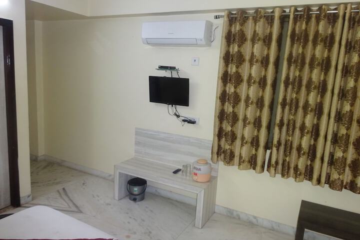 Room 27 of 38