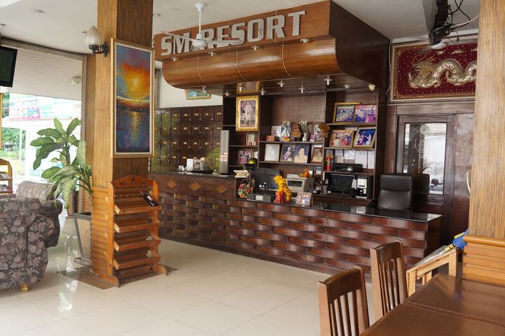 Check-in/check-out kiosk