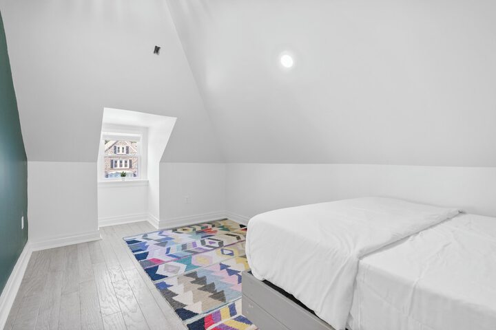 Room 8 of 33