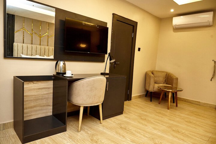 Room 15 of 35