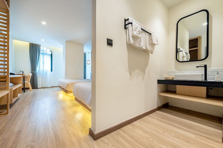 Room 13 of 90