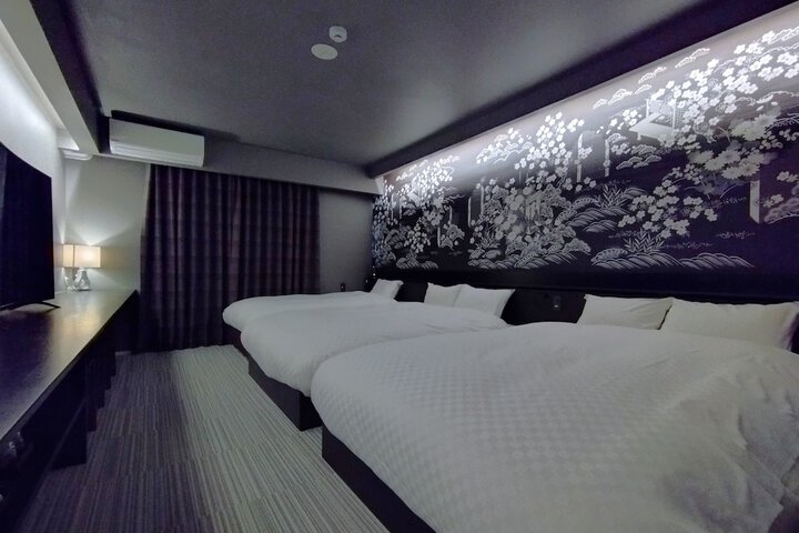 Room 12 of 28