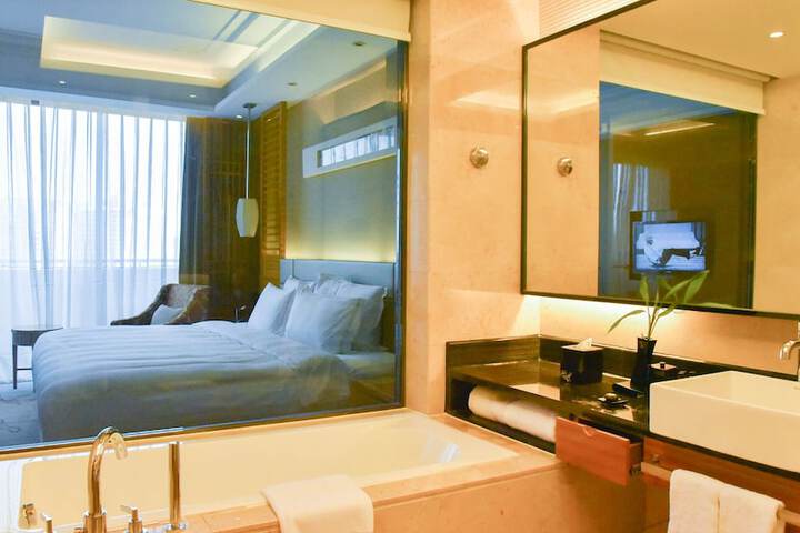 Room 40 of 105