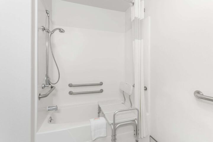 Room 3 of 38