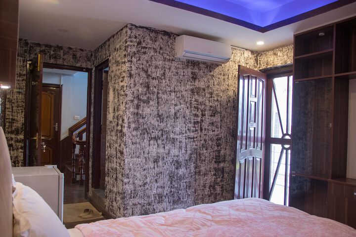 Room 14 of 32