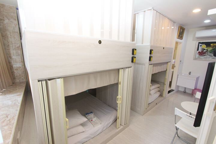 Room 73 of 246