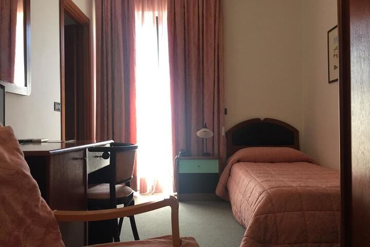 Room 7 of 18