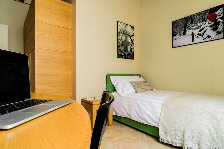 Room 12 of 92