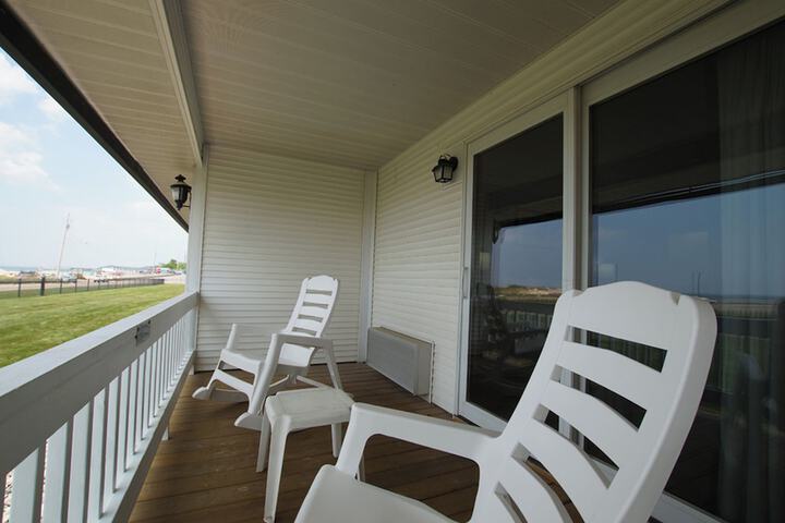 Classic King Bed Lake View Accessible (109 of 109)