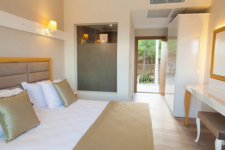 Room 16 of 47