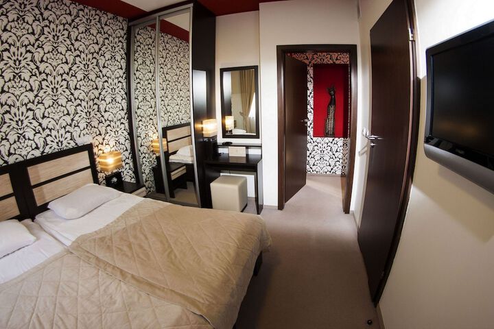 Room 27 of 70
