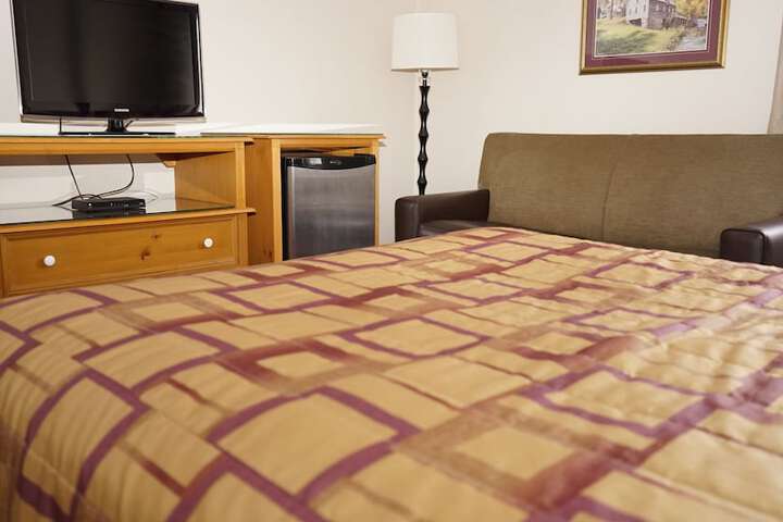 Deluxe Room 1 Queen Bed (3 of 6)