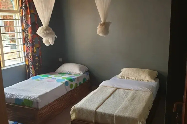 Room 4 of 10