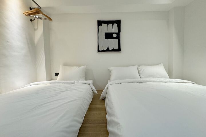 Room 7 of 34