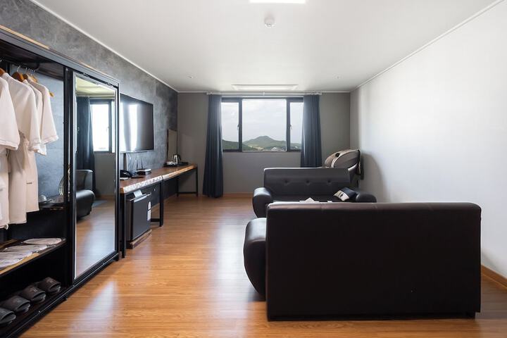 Room 25 of 155