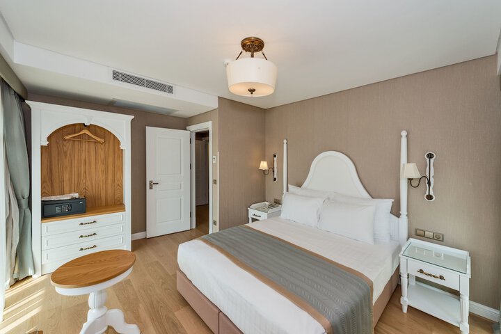 Room 9 of 44