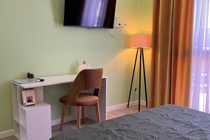 Room 32 of 146
