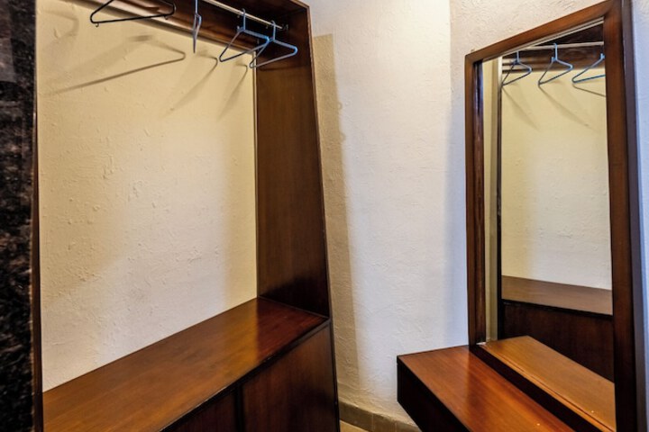 Room 15 of 73