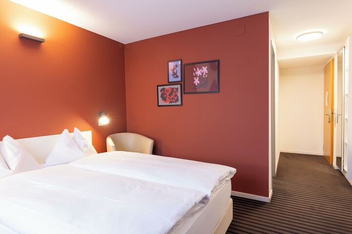 Room 10 of 32