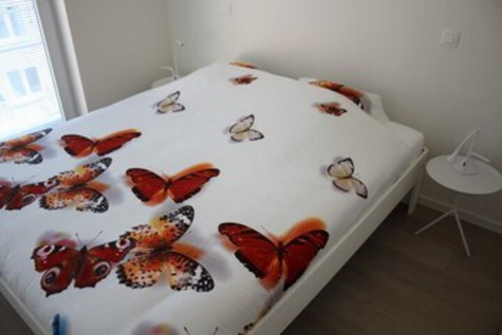 Room 6 of 12