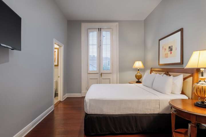 Room 10 of 28
