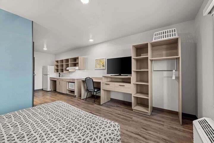 1 Queen Bed Suite (1 of 22)
